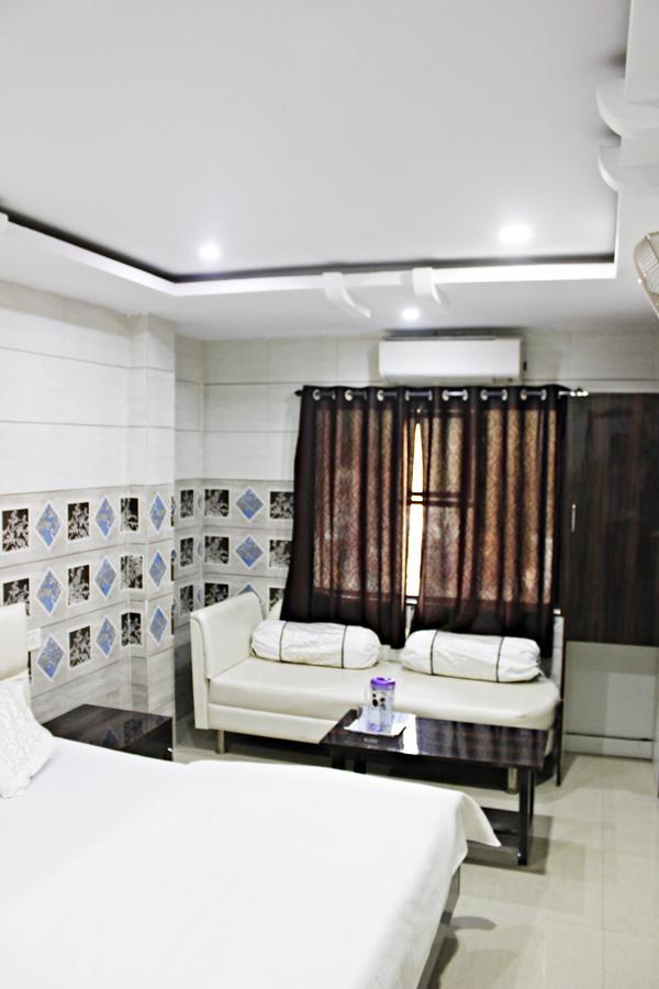 Hotel Shikhar Inn Ujjain Bagian luar foto